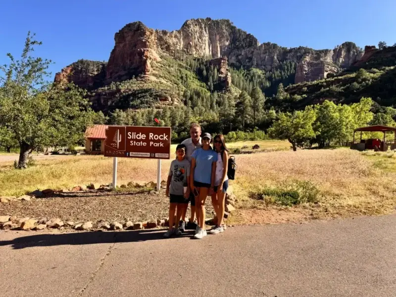 ID90 Travel employee traveling with family.