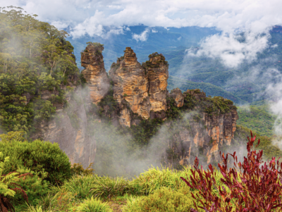 Scenic lookout in the Blue Mountains with dramatic cliffs, forest valleys, and distant rock formations