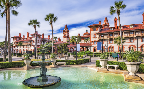 Outdoor shopping area in Orlando with stores and shoppers